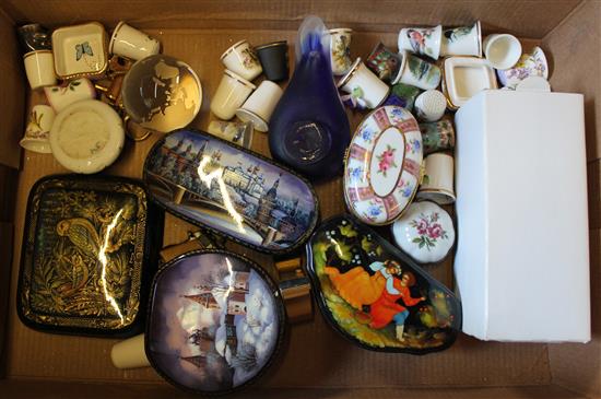 Collection of mixed ceramic lacquer etc pill boxes